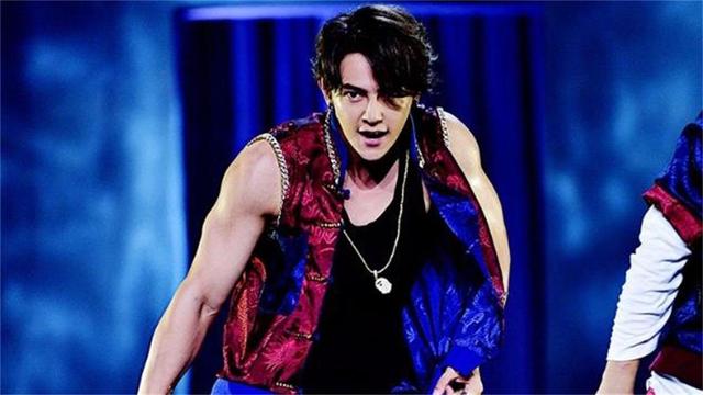 爱游戏中国官方登录入口网站-包含最精彩瞬间：张伟三分线外连续得分点燃现场！的词条